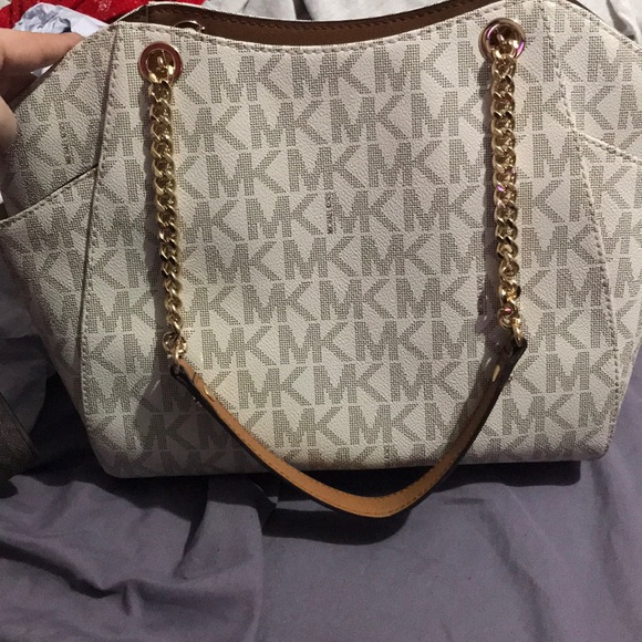 - Michael Kors bag - Picture 4 of 6